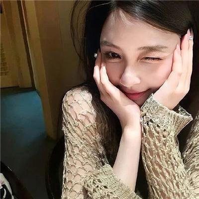 一人有一点颜色封面